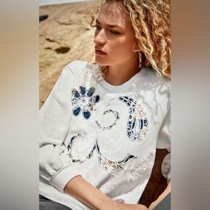 Johnny was Jade Solis, Paisley, crew neck, top, Boho chic